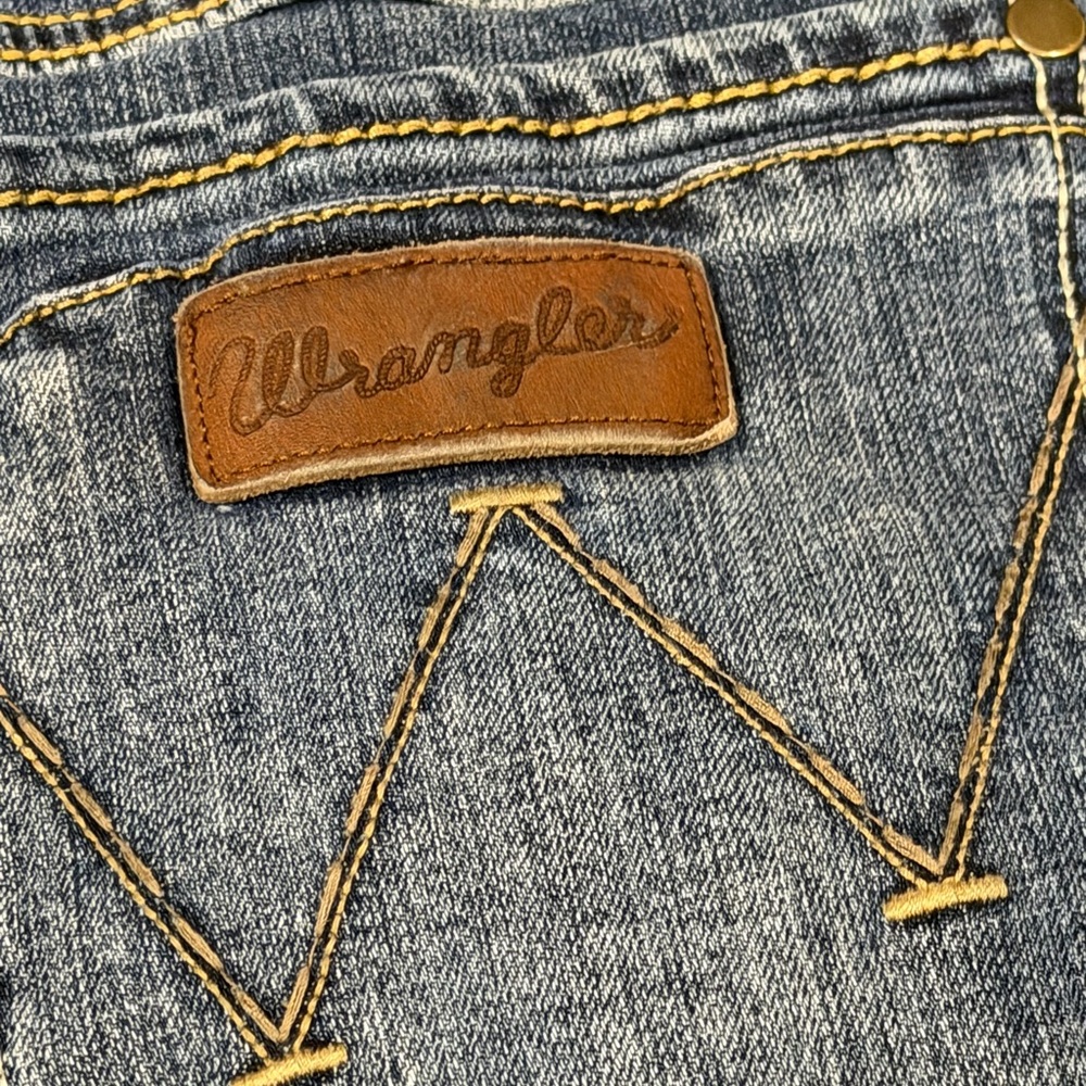 Wrangler Retro Slim Boot Blue Jeans Size 40x32.  Price Drop 2/2/2026!!